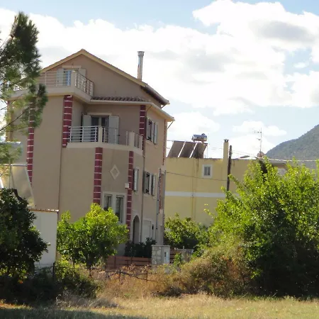 Lydia Feriehus Nydri (Lefkada)